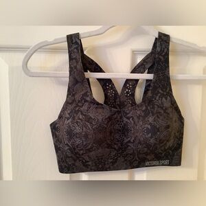 Victoria’s Secret sport bra 32c
